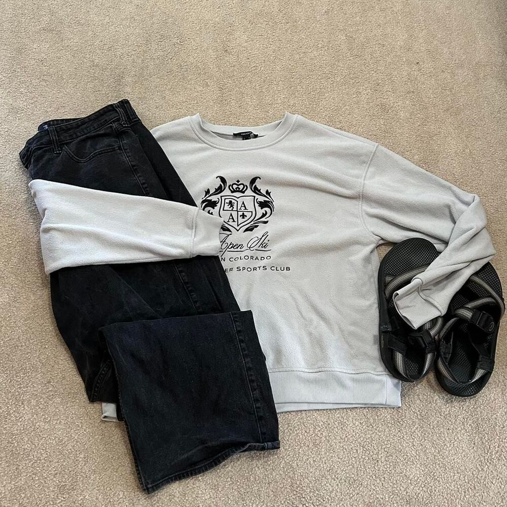 Forever-21 Men's Grey and Black Sweatshirt